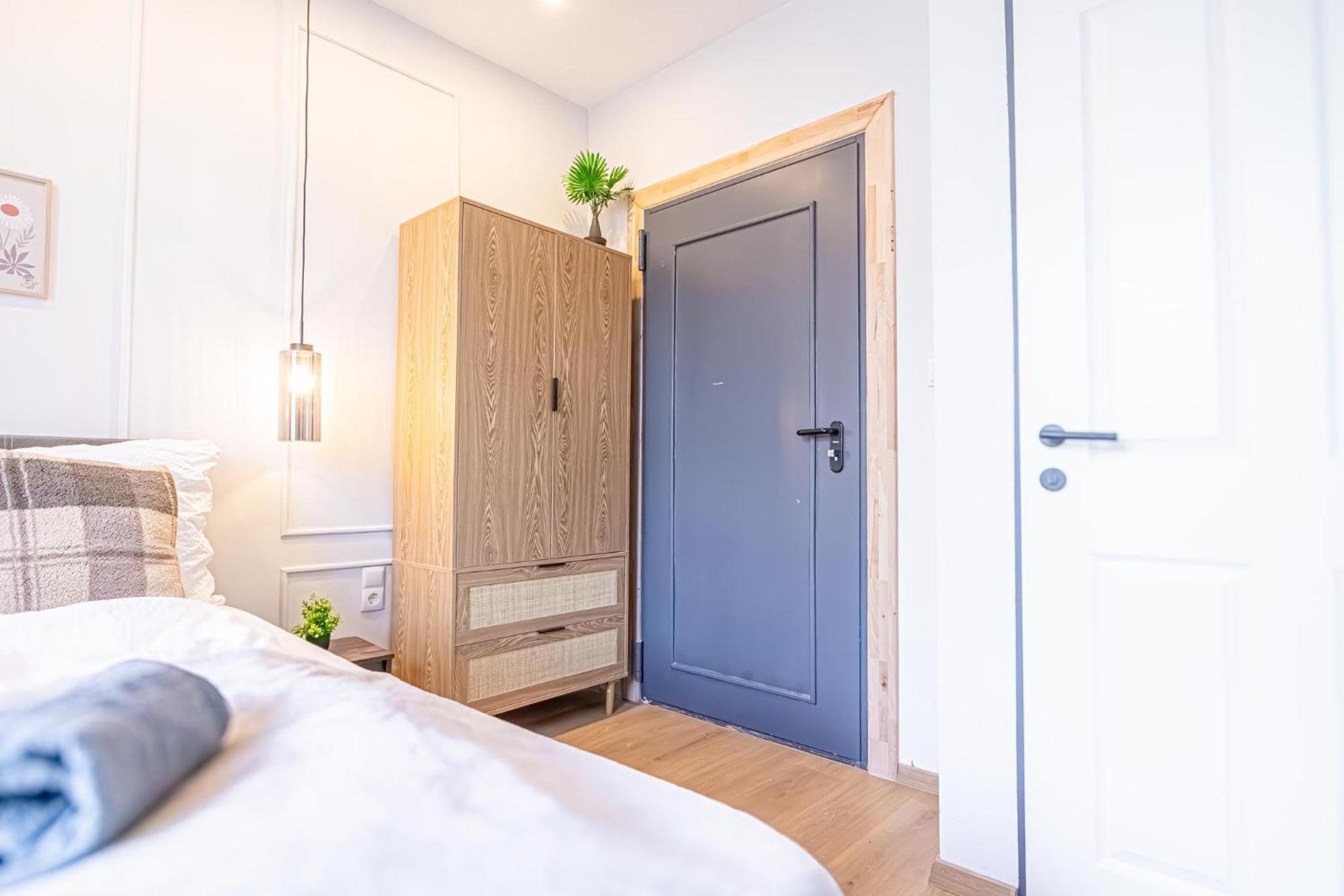 Modern And Cozy In Vibrant Meidling