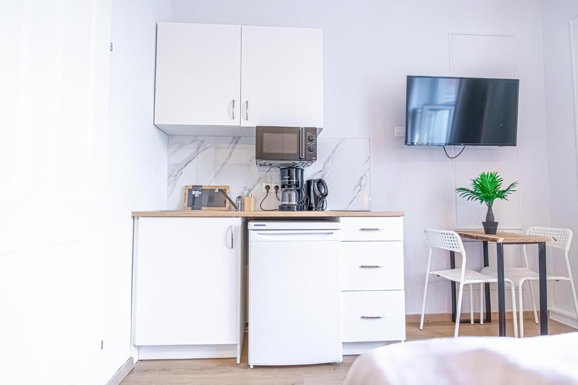 Modern And Cozy In Vibrant Meidling